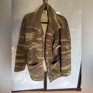 ZSupply Camo Teddy Jacket, Large Pockets, Size Medium